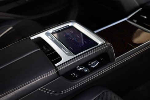 Used 2019 BMW M760i xDrive image 54