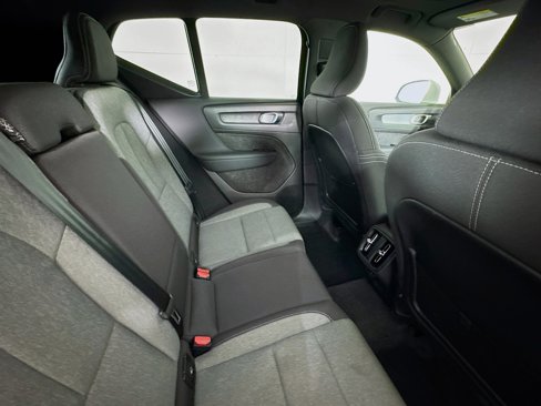 Used 2025 Volvo XC40 B5 Core image 46