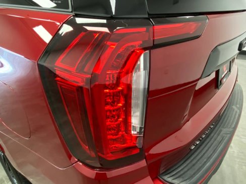 Used 2021 GMC Yukon SLT w/ SLT Premium Package image 12
