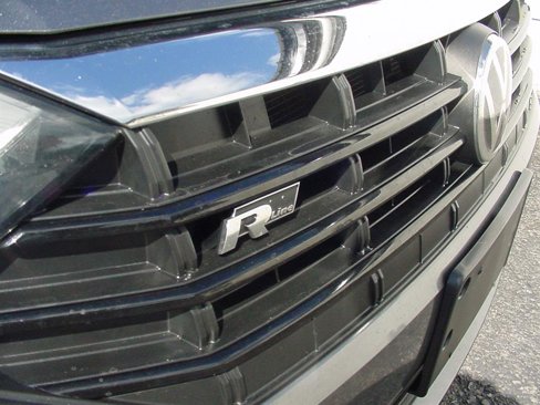 Used 2020 Volkswagen Jetta R-Line w/ R-Line Cold Weather Package image 3