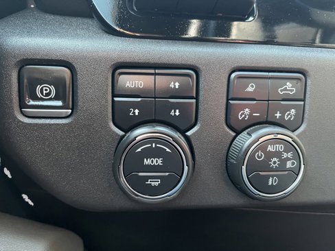 Used 2022 Chevrolet Silverado 1500 ZR2 w/ Technology Package image 15