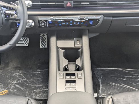 New 2025 Hyundai Ioniq 6 Limited image 18