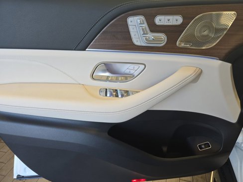New 2026 Mercedes-Benz GLS 580 4MATIC image 29