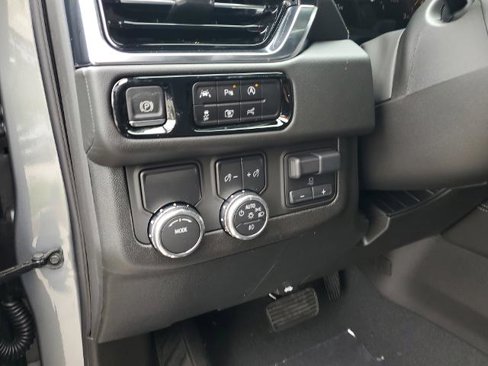 New 2025 GMC Yukon Elevation image 11