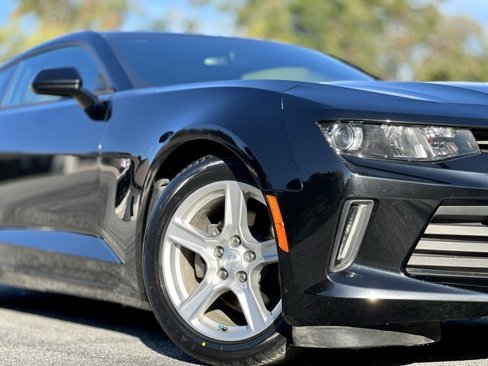 Used 2018 Chevrolet Camaro LT image 4
