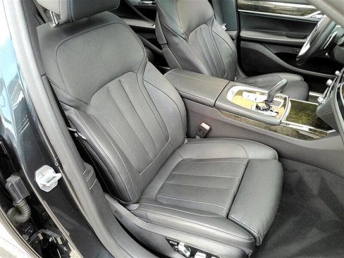 Used 2019 BMW 740i w/ Executive Package image 12