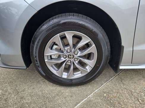 Certified 2025 Toyota Sienna LE image 35