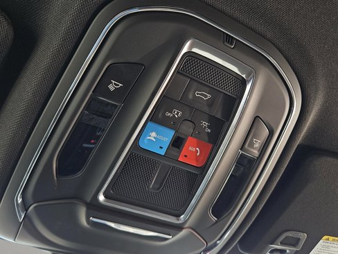 Used 2025 Jeep Grand Cherokee Laredo w/ Luxury Tech Group I image 39