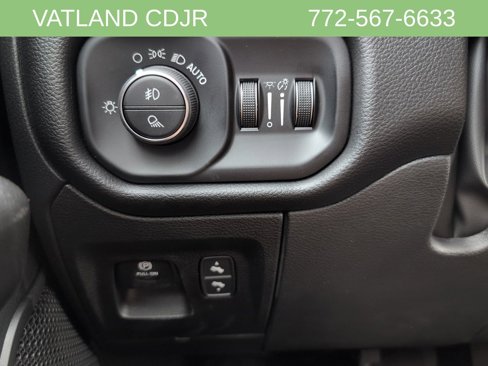 New 2026 RAM 1500 4x4 Crew Cab image 14