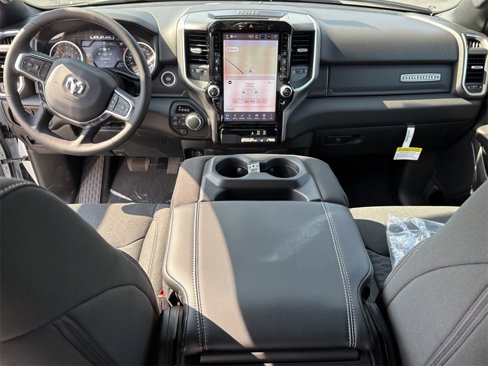 New 2026 RAM 1500 4x4 Crew Cab image 32