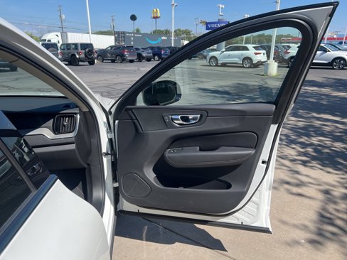 Certified 2025 Volvo XC60 B5 Plus image 33