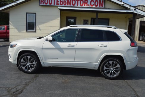Used 2019 Jeep Cherokee Overland image 3