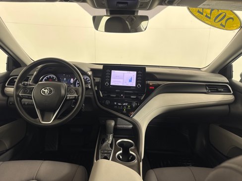 Used 2022 Toyota Camry LE image 27