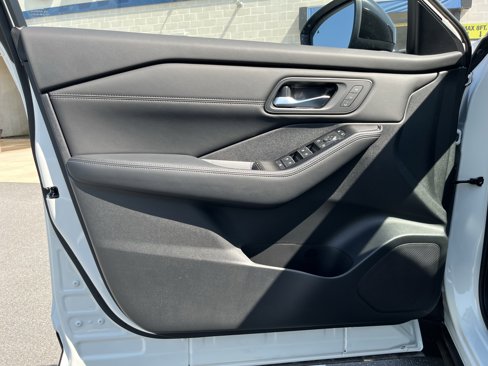 New 2025 Nissan Rogue SL w/ SL Premium Package image 16