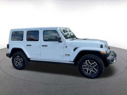 Used 2025 Jeep Wrangler Sahara image 7