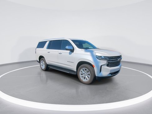 Used 2024 Chevrolet Suburban Premier image 2