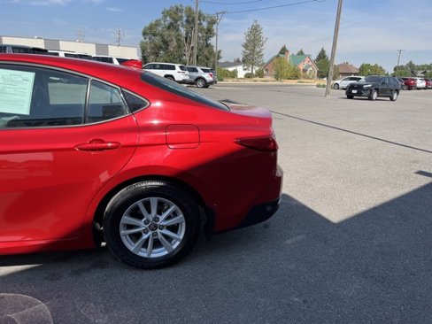 Used 2025 Toyota Camry LE image 6
