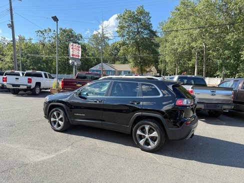 Used 2019 Jeep Cherokee Limited image 3