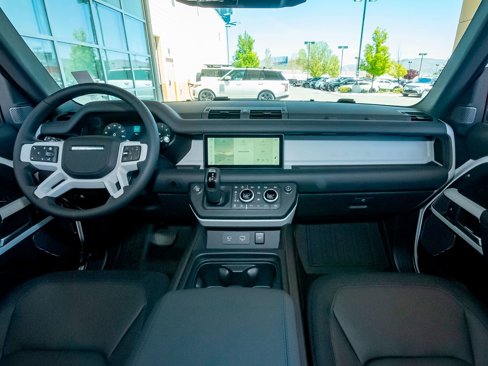 New 2024 Land Rover Defender 90 X-Dynamic SE image 39