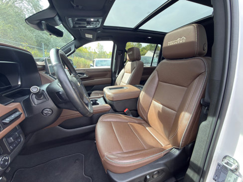 Used 2024 Chevrolet Suburban High Country image 2