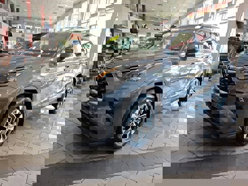 New 2025 Toyota Highlander XLE image 2