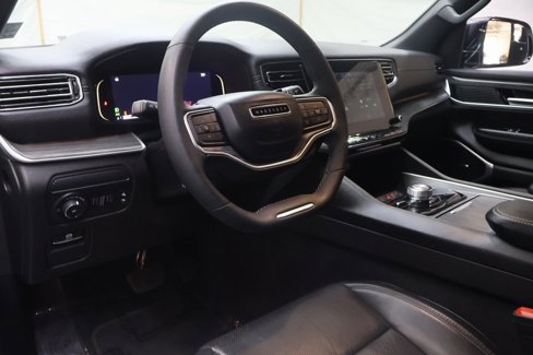 Used 2024 Jeep Wagoneer Series II w/ Flexible Seating Group image 22