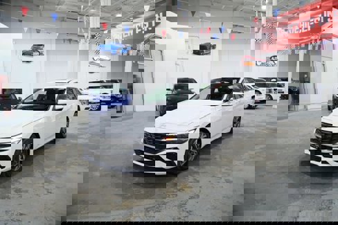 Used 2025 Hyundai Elantra SEL image 4