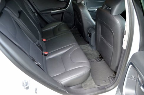 Used 2018 Volvo V60 T5 Cross Country w/ Convenience Package image 16