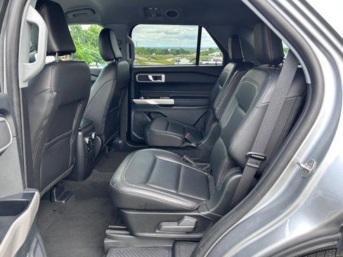Used 2023 Ford Explorer XLT w/ Equipment Group 202A image 9