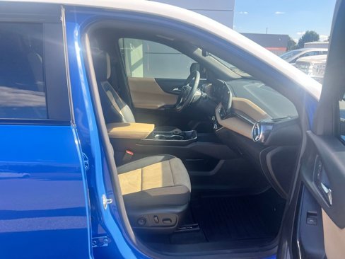 Used 2025 Chevrolet Equinox ACTIV w/ Safety and Technology Package image 37
