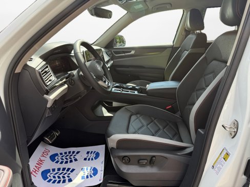 New 2025 Volkswagen Atlas Peak Edition SE image 9