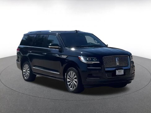Used 2024 Lincoln Navigator Premiere image 3