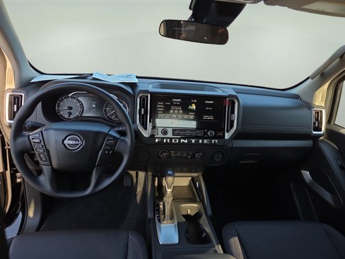 Used 2025 Nissan Frontier SV image 25