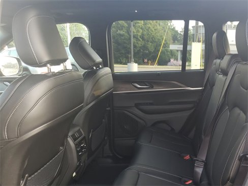 New 2025 Jeep Grand Cherokee Limited w/ Luxury Tech Group II image 21