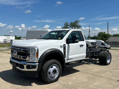New 2025 Ford F550 4x4 Regular Cab Super Duty image 2