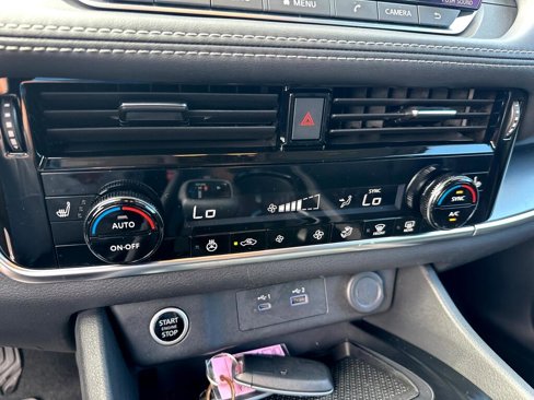 Used 2023 Nissan Rogue SV image 18