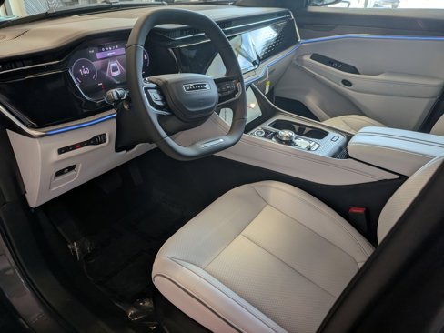 New 2025 Jeep Wagoneer Limited image 9