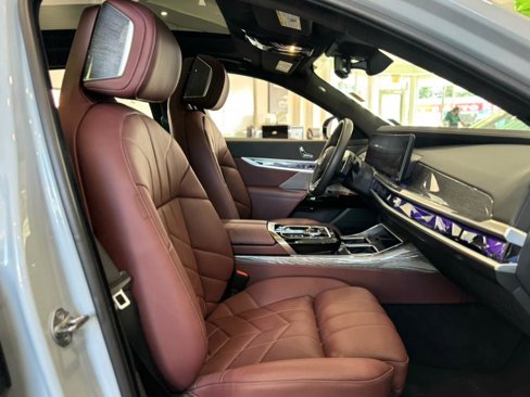 Used 2024 BMW 760i xDrive w/ Premium Package 2 image 24