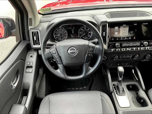 Certified 2025 Nissan Frontier SV image 17