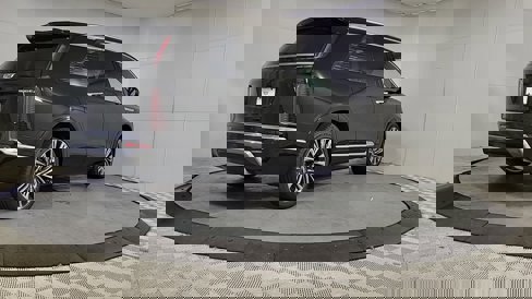 New 2026 Cadillac Vistiq Premium Luxury w/ LPO, Floor Liner Package image 9