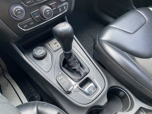 Used 2019 Jeep Cherokee Latitude Plus image 21