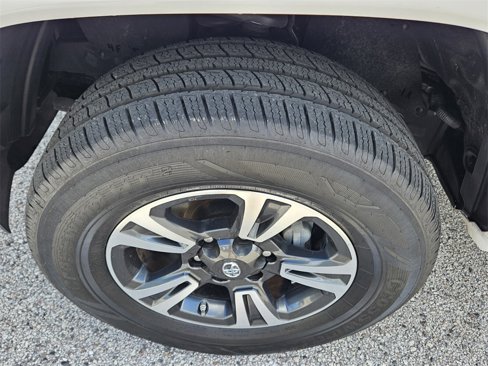 Used 2018 Toyota Tacoma TRD Sport image 21