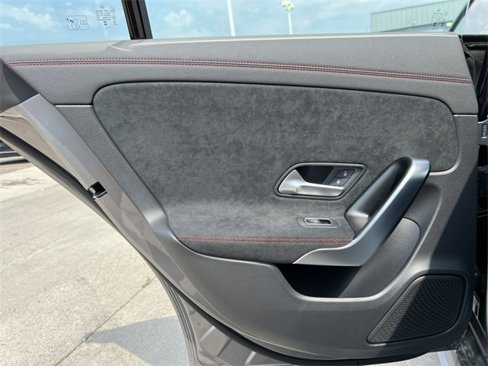 Used 2025 Mercedes-Benz CLA 250 4MATIC image 34