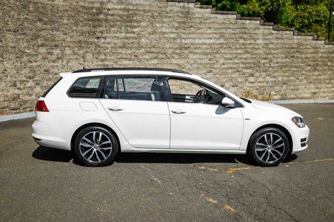 Used 2016 Volkswagen Golf Limited Edition image 3