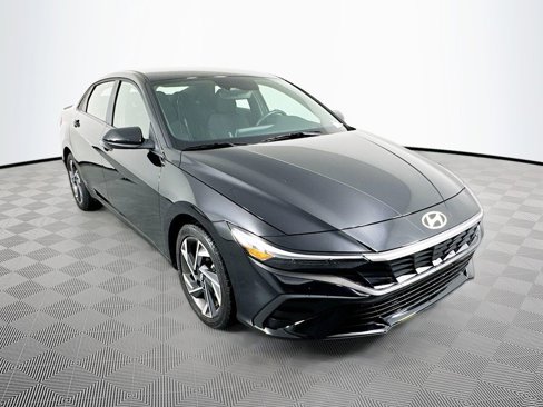 Certified 2025 Hyundai Elantra Sport image 3