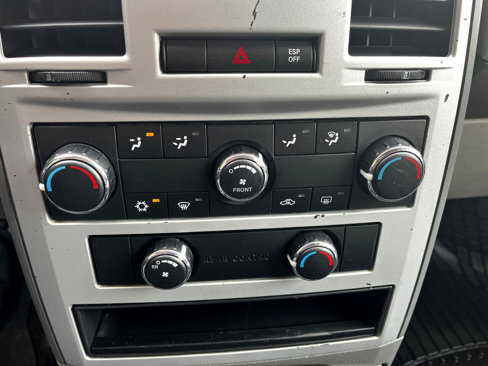 Used 2010 Chrysler Town & Country Touring image 16