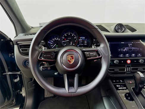 Used 2025 Porsche Macan image 12