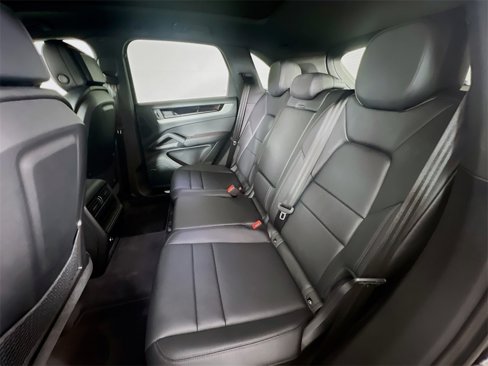 Used 2025 Porsche Cayenne image 24