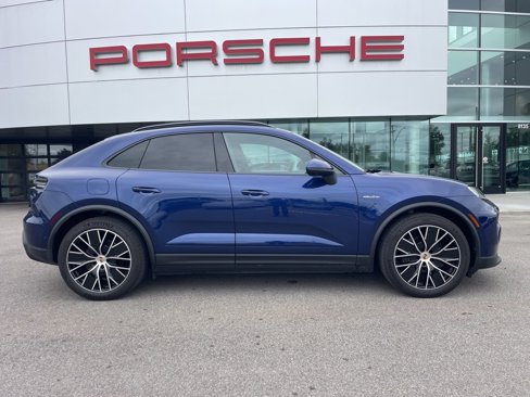 Used 2025 Porsche Macan 4 Electric image 8