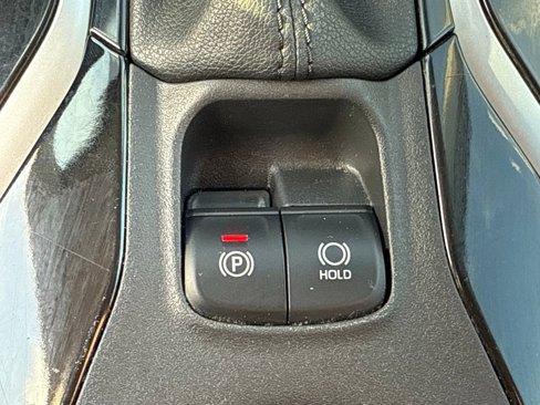 Used 2020 Toyota Corolla LE image 26